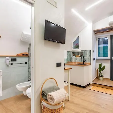 Daire Varriale House Eco Parking Free Only Small Car